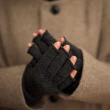 Załaduj obraz do przeglądarki galerii, Ocieplacze na przedramiona i dłonie – 100% wełna merino