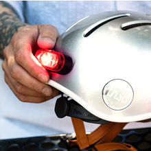Załaduj obraz do przeglądarki galerii, Magnetyczna lampka do kasku Heritage 2.0