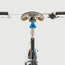 Załaduj obraz do przeglądarki galerii, Mini Triangle Reflector