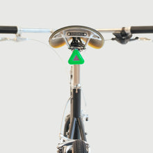 Załaduj obraz do przeglądarki galerii, Mini Triangle Reflector