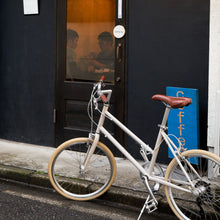 Załaduj obraz do przeglądarki galerii, Opona 20" x 1.25 (Calin) Ivory