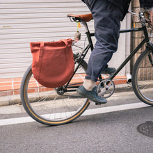 Załaduj obraz do przeglądarki galerii, Tokyobike Plus Fukuoka Round Pannier Bag