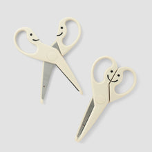 Załaduj obraz do przeglądarki galerii, Breata's Gentle Scissors