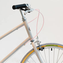 Załaduj obraz do przeglądarki galerii, Pancerz hamulca – Vintage Italian Mesh Style Brake Cable Housing