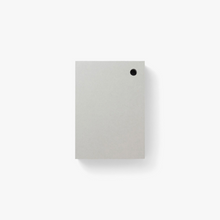 Załaduj obraz do przeglądarki galerii, Notatnik z otworem na długopis – Penstand Notepad