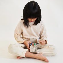 Załaduj obraz do przeglądarki galerii, Doona's Magic Crayons