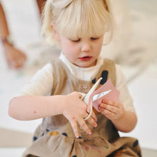 Załaduj obraz do przeglądarki galerii, Breata's Gentle Scissors