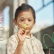 Załaduj obraz do przeglądarki galerii, Doona's Magic Crayons